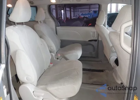 2013 Toyota Sienna L V6 7 Passenger z USA, uszkodzony, nr VIN 5TDZK3DC8DS389903